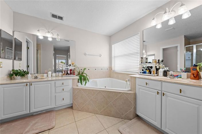 Image No.52-5 Bed Property for sale