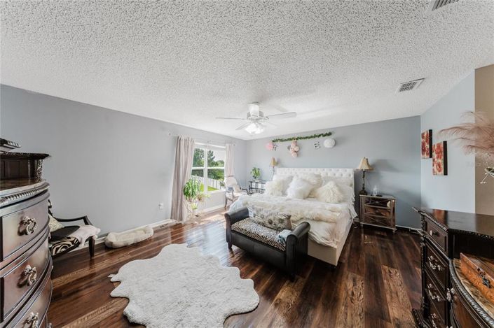 Image No.22-4 Bed Property for sale