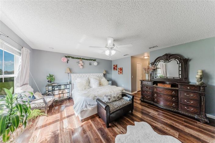 Image No.24-4 Bed Property for sale