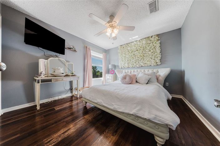 Image No.28-4 Bed Property for sale