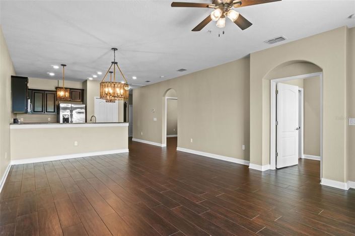 Image No.10-2 Bed Property for sale