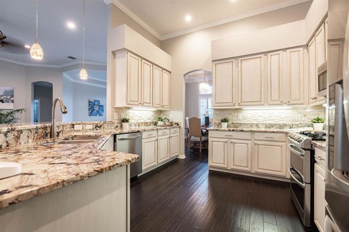 Image No.17-5 Bed Property for sale