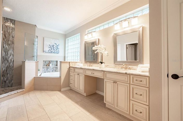 Image No.26-5 Bed Property for sale