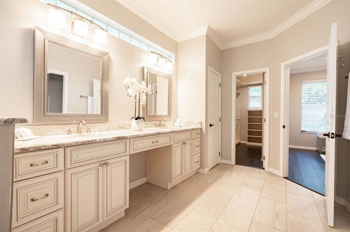 Image No.28-5 Bed Property for sale