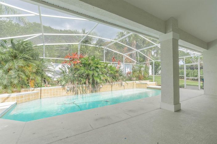 Image No.56-5 Bed Property for sale