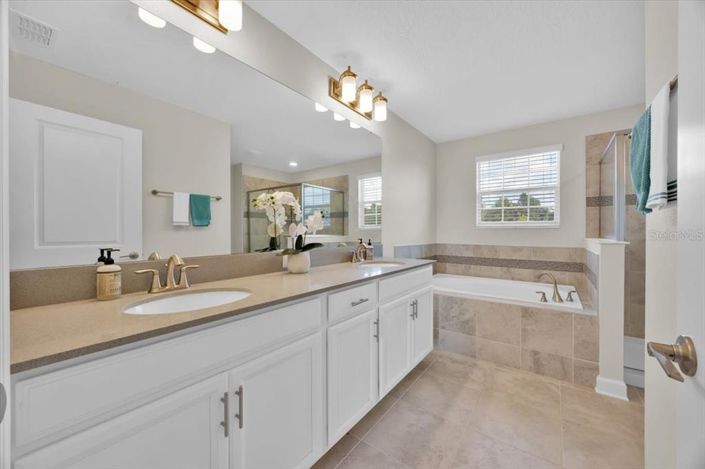 Image No.24-4 Bed Property for sale