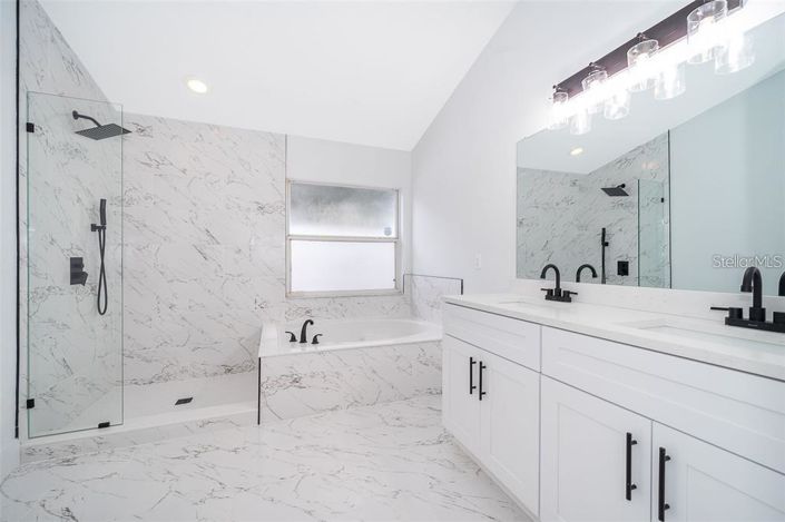 Image No.10-3 Bed Property for sale