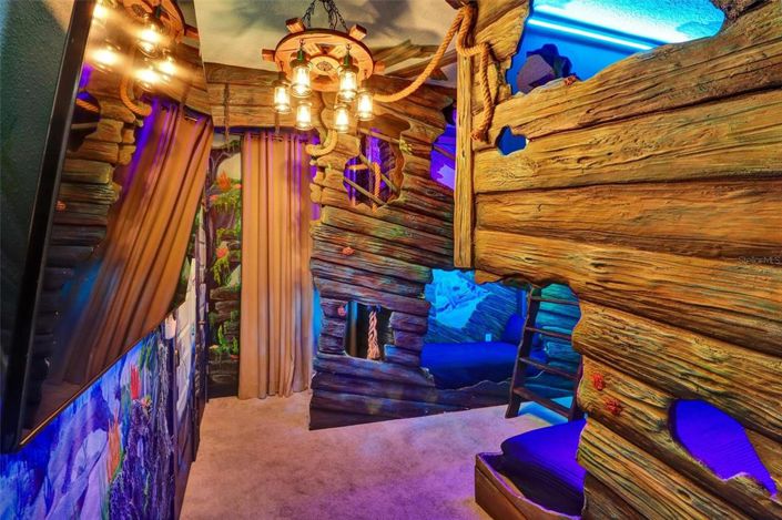 Image No.13-6 Bed Property for sale