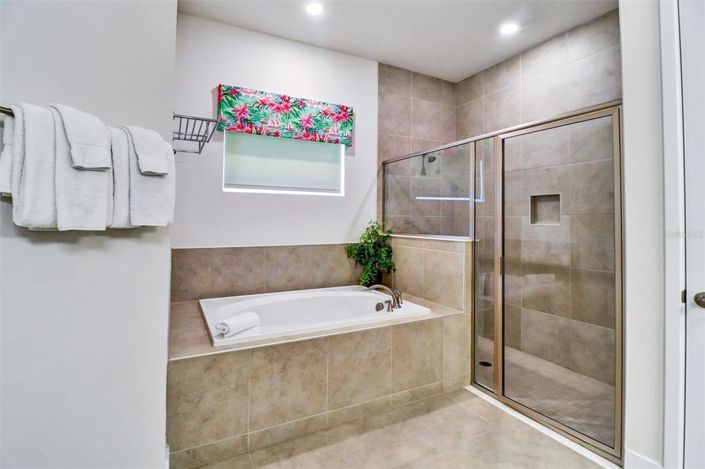 Image No.40-6 Bed Property for sale