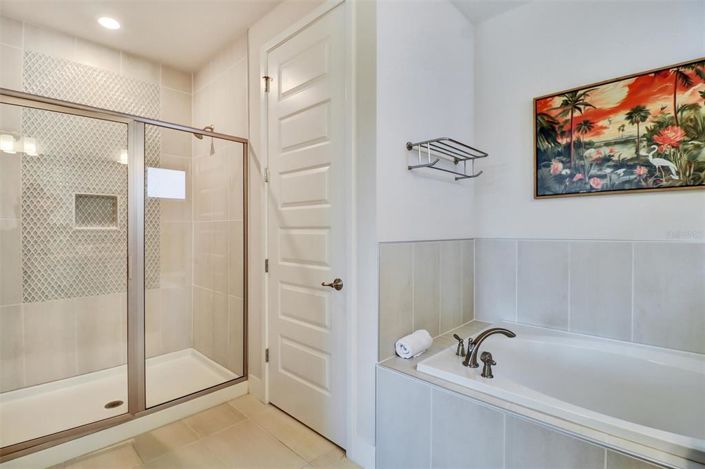 Image No.43-6 Bed Property for sale