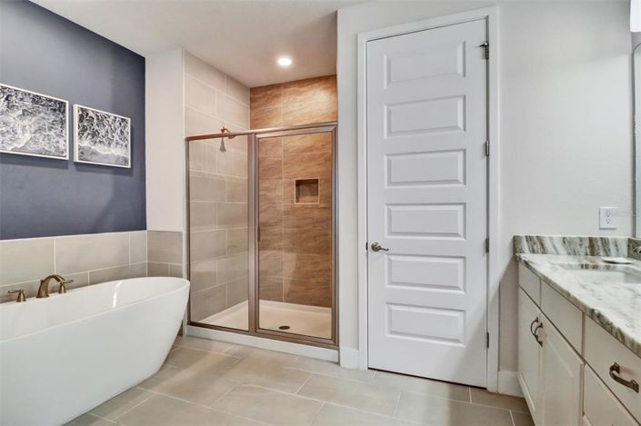 Image No.45-6 Bed Property for sale