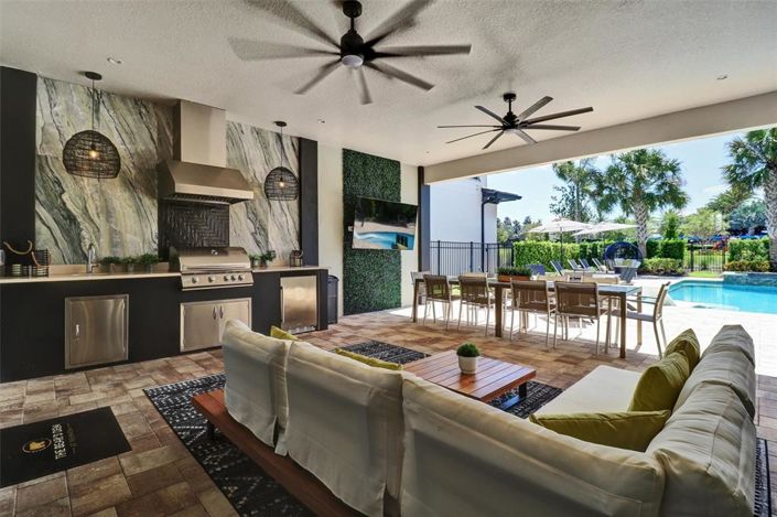 Image No.9-6 Bed Property for sale