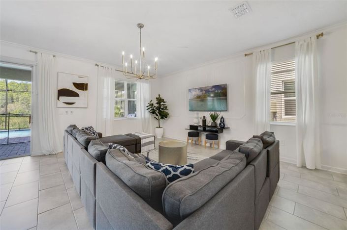 Image No.10-8 Bed Property for sale