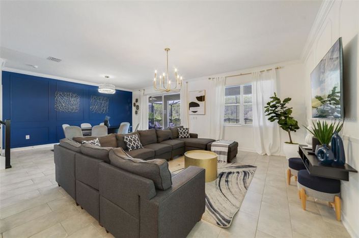 Image No.11-8 Bed Property for sale