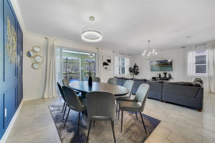 Image No.12-8 Bed Property for sale