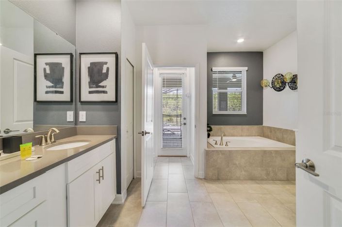 Image No.14-8 Bed Property for sale