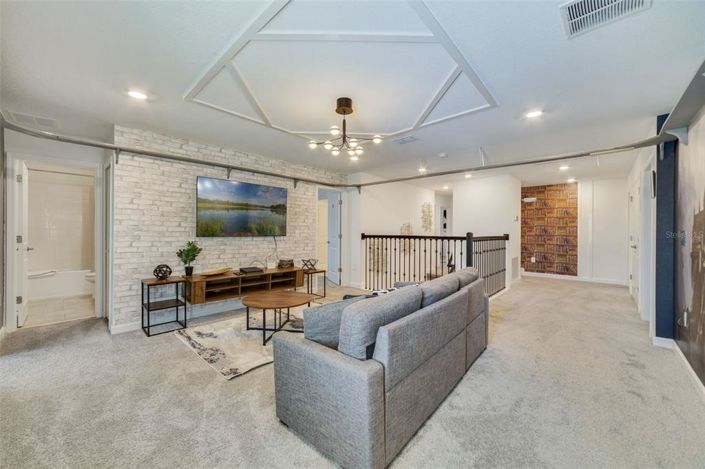 Image No.17-8 Bed Property for sale