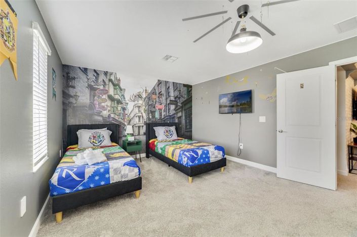 Image No.18-8 Bed Property for sale