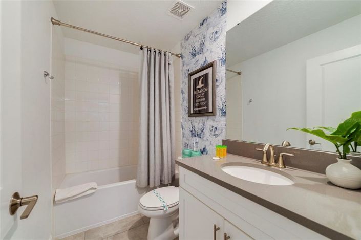 Image No.19-8 Bed Property for sale