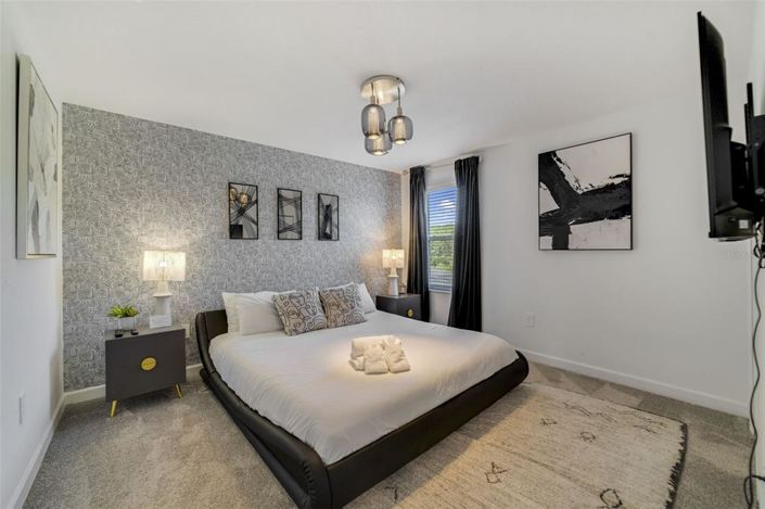 Image No.28-8 Bed Property for sale