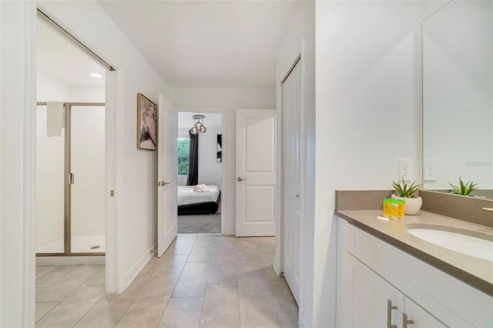 Image No.30-8 Bed Property for sale