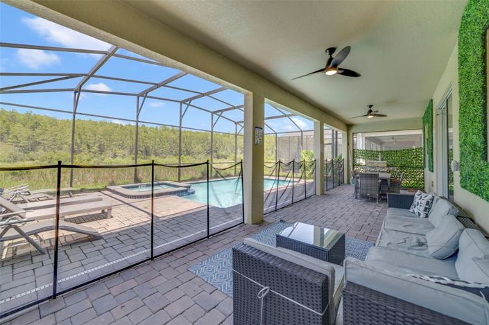 Image No.32-8 Bed Property for sale