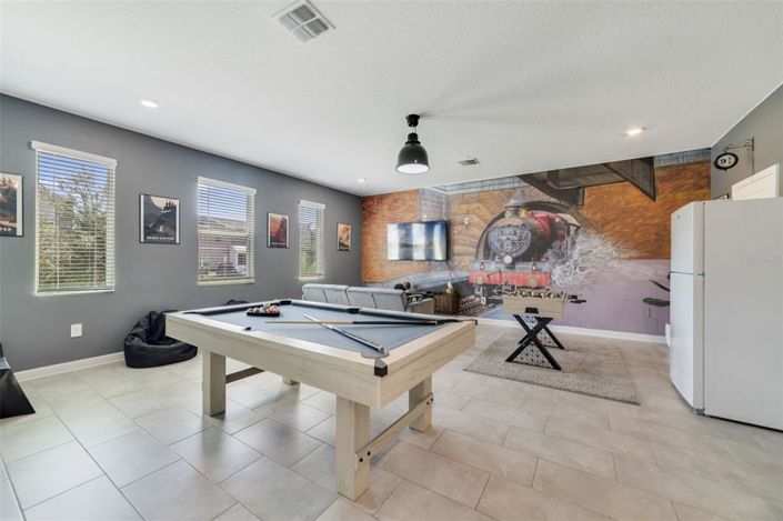 Image No.5-8 Bed Property for sale