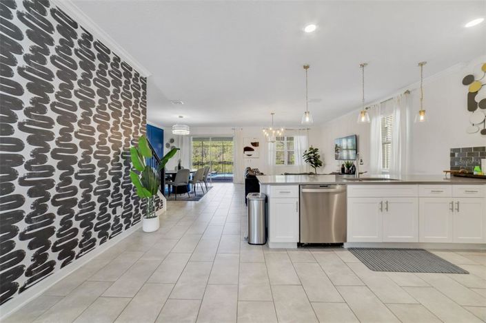 Image No.7-8 Bed Property for sale