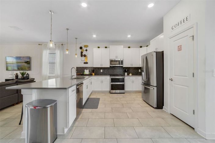 Image No.8-8 Bed Property for sale