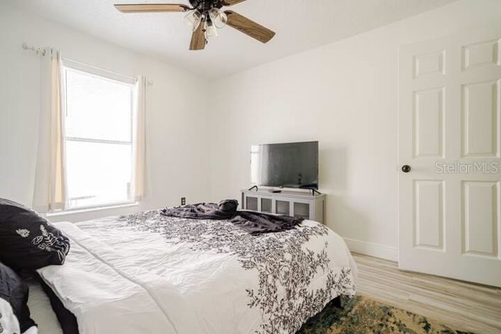 Image No.20-3 Bed Property for sale