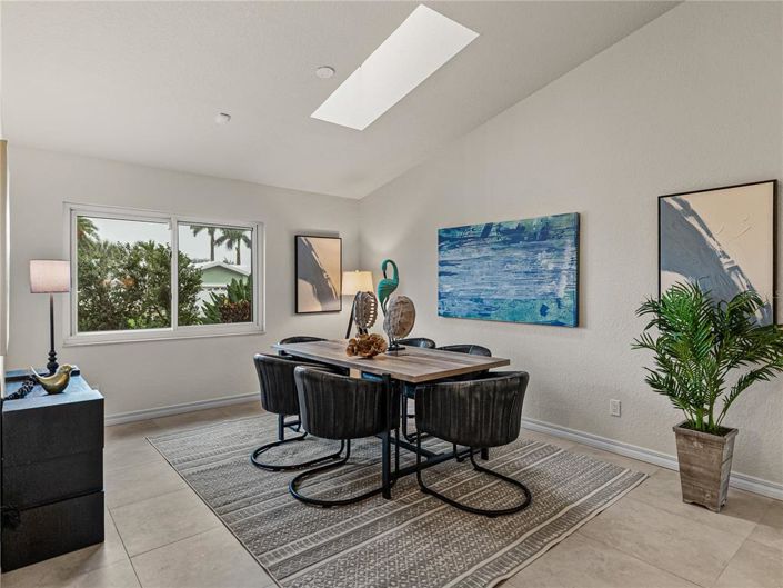 Image No.12-3 Bed Property for sale