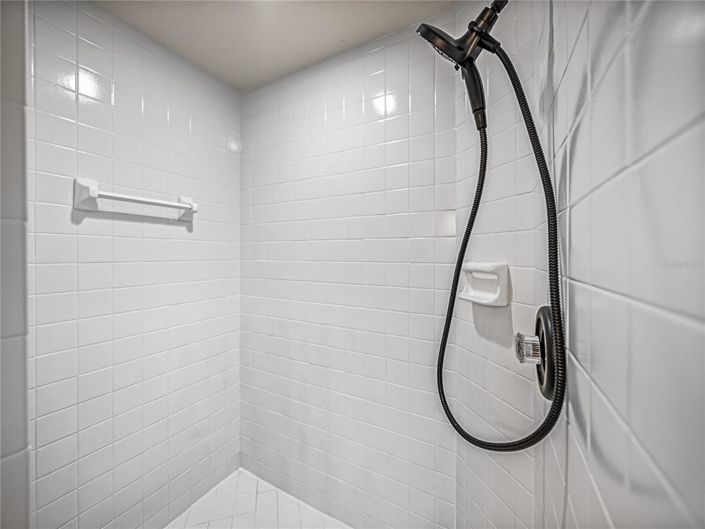 Image No.60-3 Bed Property for sale