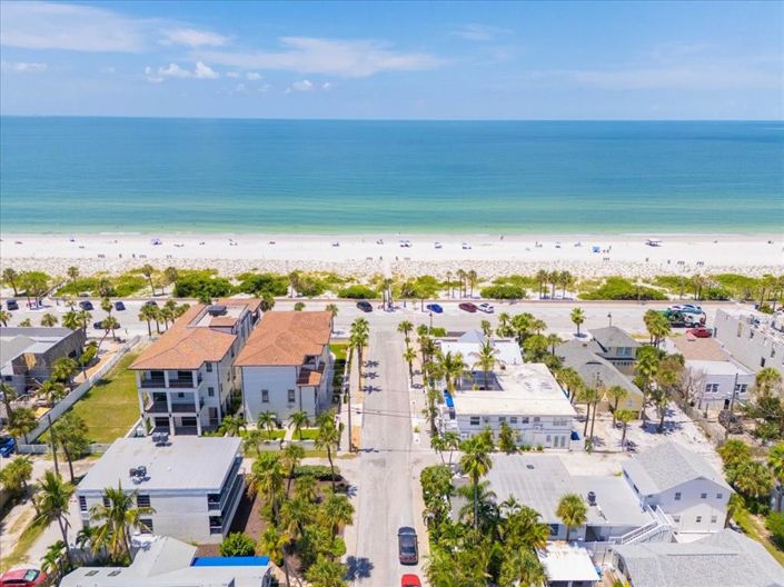 Image No.10-3 Bed Property for sale