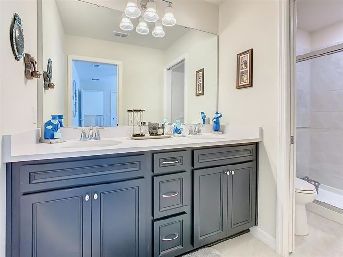 Image No.18-8 Bed Property for sale