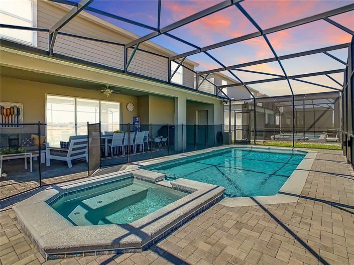 Image No.2-8 Bed Property for sale