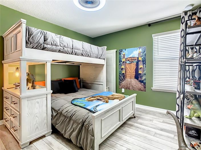 Image No.28-8 Bed Property for sale