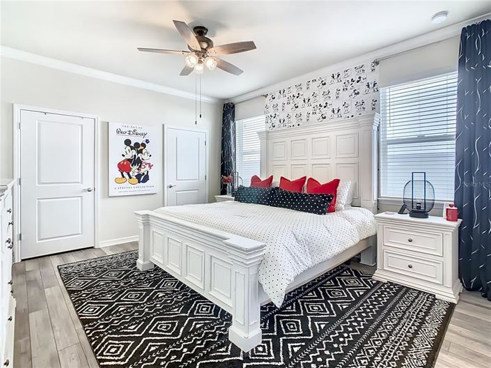 Image No.40-8 Bed Property for sale