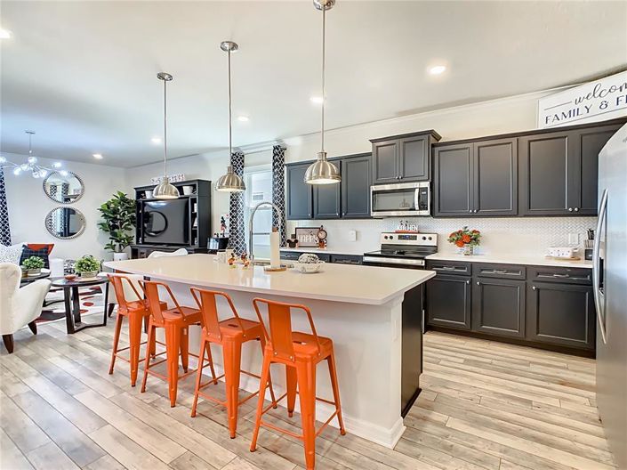 Image No.9-8 Bed Property for sale