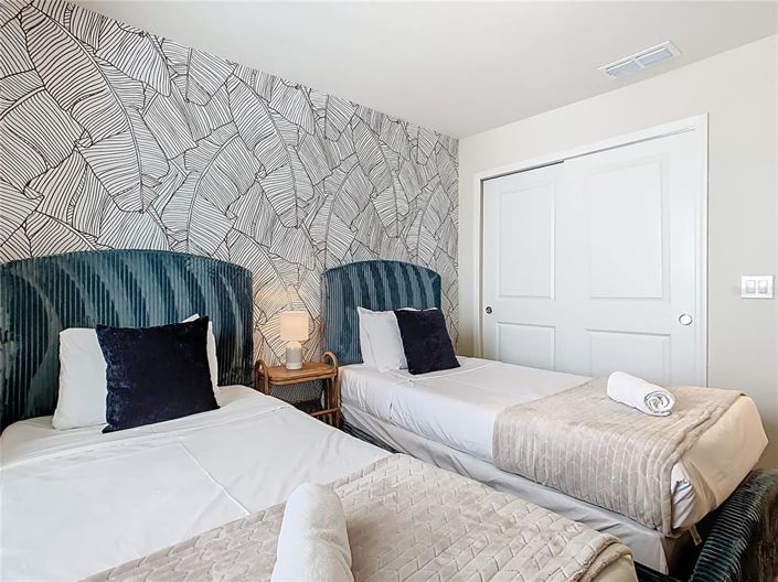 Image No.18-5 Bed Townhouse for sale