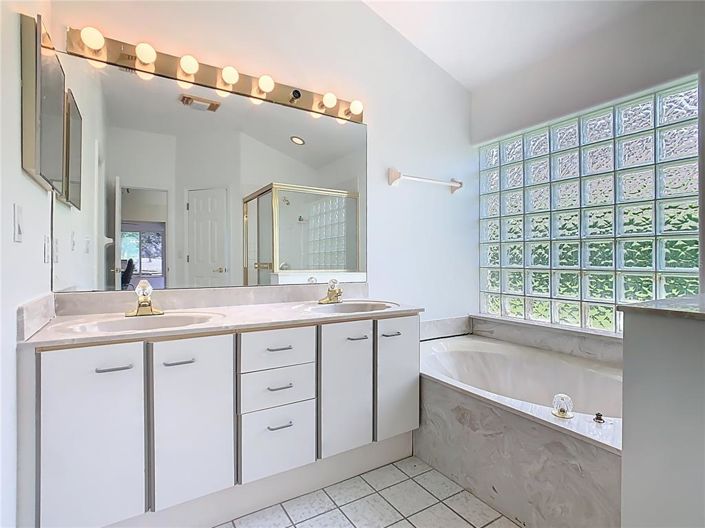 Image No.16-4 Bed Property for sale