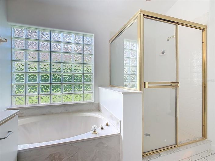 Image No.17-4 Bed Property for sale