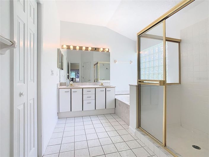 Image No.18-4 Bed Property for sale