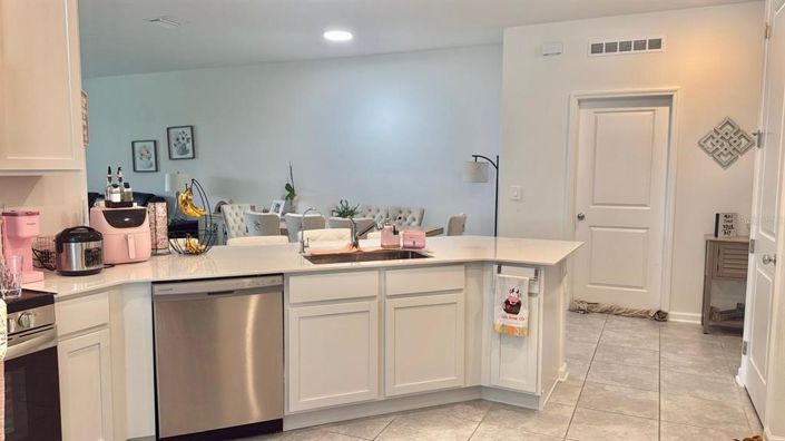 Image No.8-4 Bed Property for sale