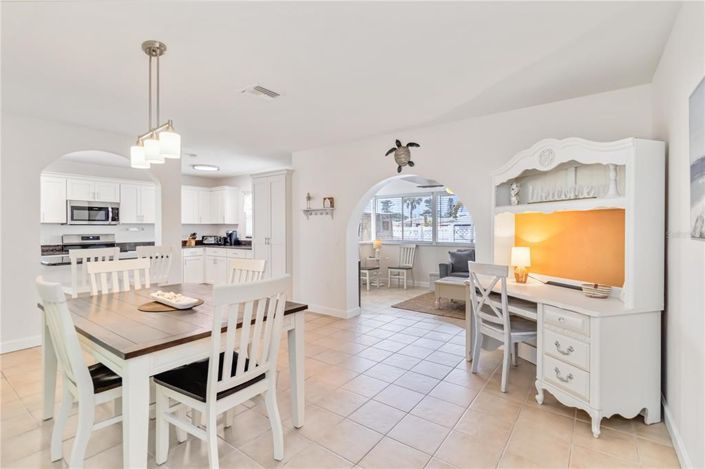 Image No.10-2 Bed Property for sale