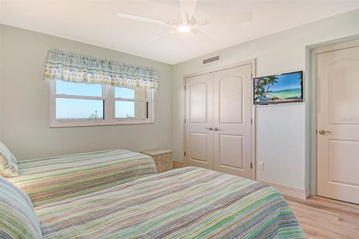 Image No.32-2 Bed Property for sale