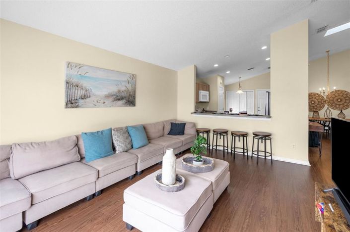 Image No.12-3 Bed Property for sale