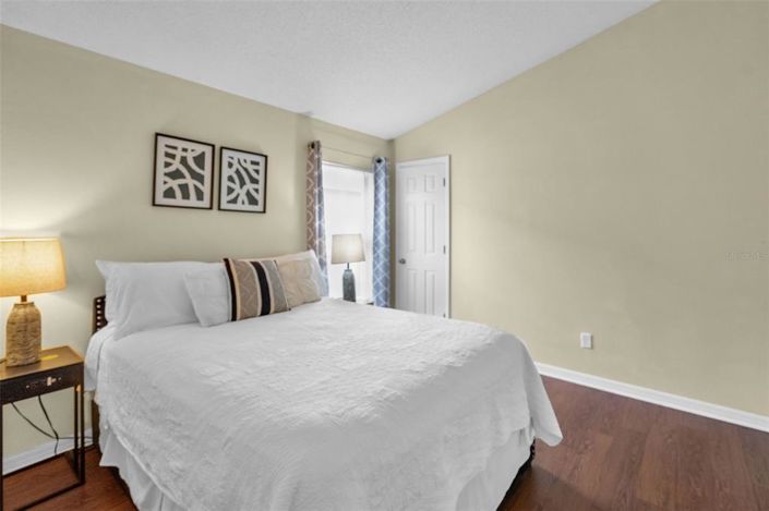 Image No.23-3 Bed Property for sale