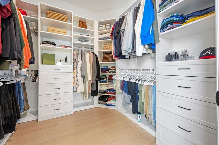 Image No.17-4 Bed Property for sale