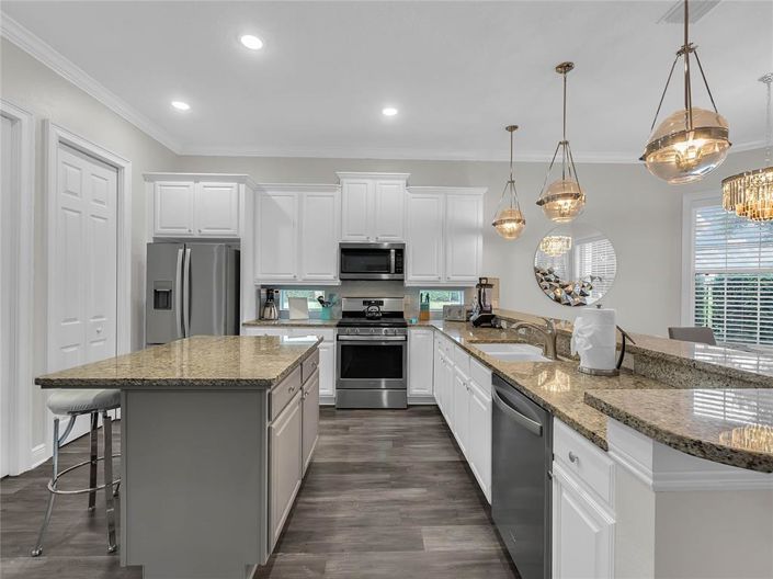 Image No.2-5 Bed Property for sale