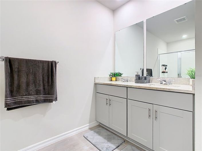 Image No.13-3 Bed Property for sale